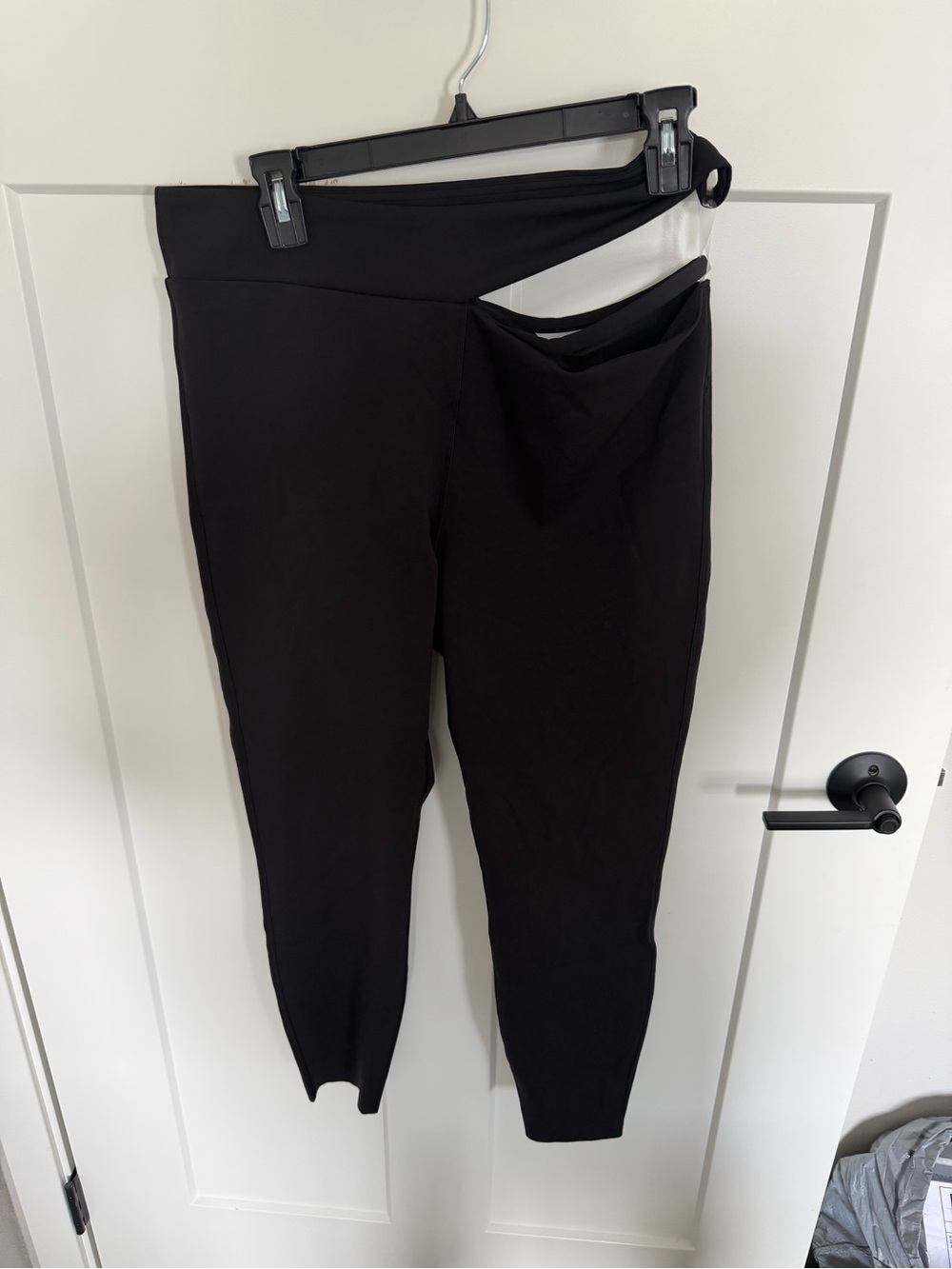 lululemon athletica cut out waist high-rise train tight 25”